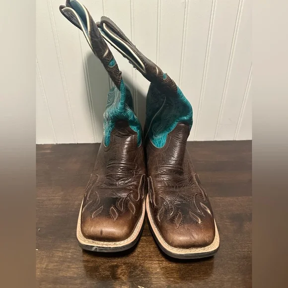 Ariat boots. Leather western boots. Ariat square toe boots. Size 9. Brown teal - Picture 2 of 8